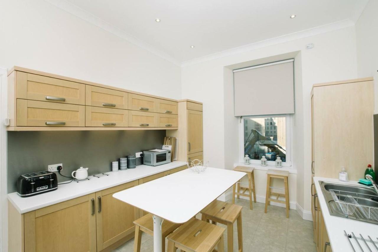 Joivy Great Location! Heart Of City Centre 3Bed Apartment Edimburgo Esterno foto